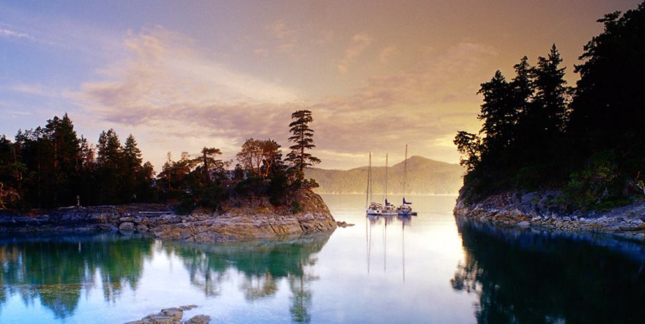 Boats at Curme Islands, Desolation Sound/Embarcations près des îles Curme, baie Desolation, British Columbia/Colombie-Britannique